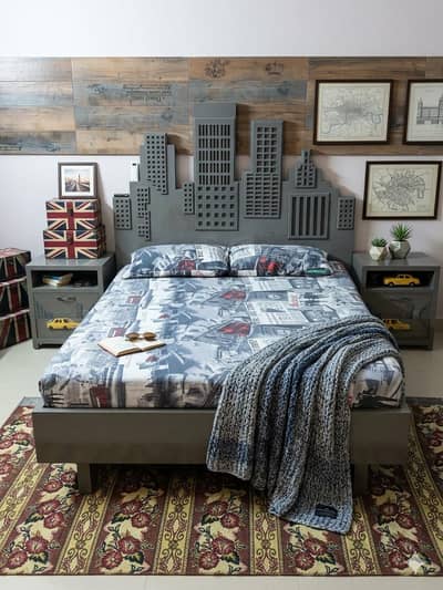 Mordern Skyline Bed + 2 Side Tables