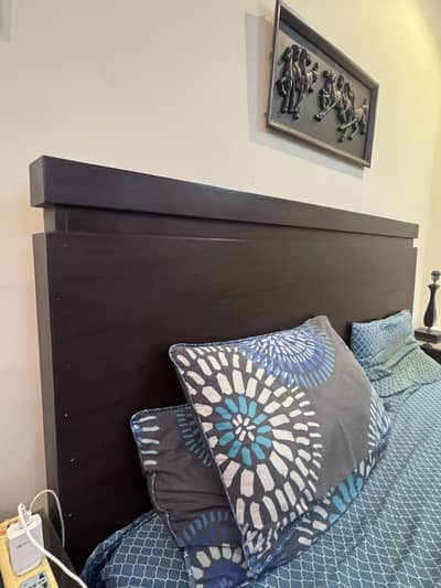 Double bed with side tables, dressing table and mirror