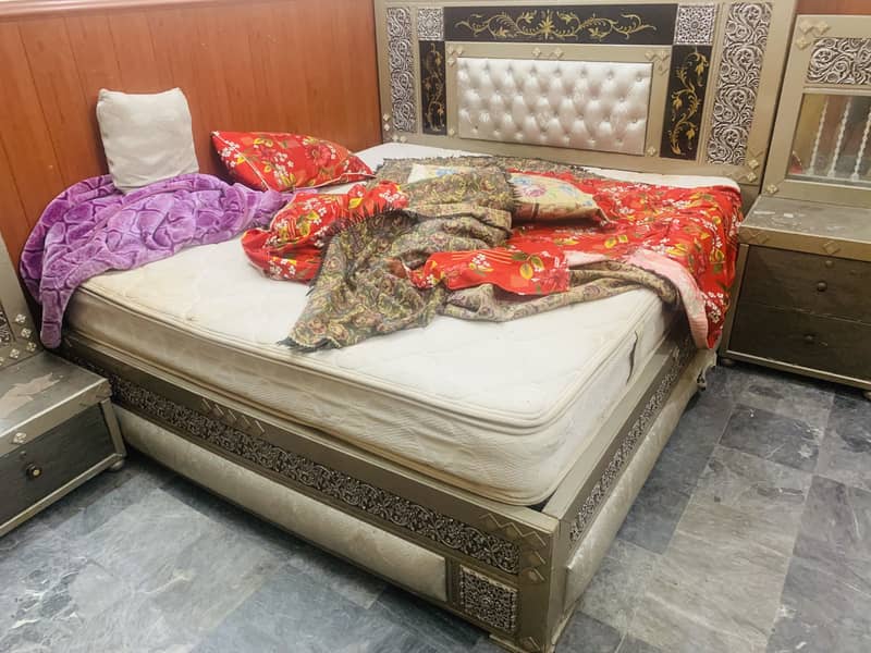 Bed, Dressing table, 3