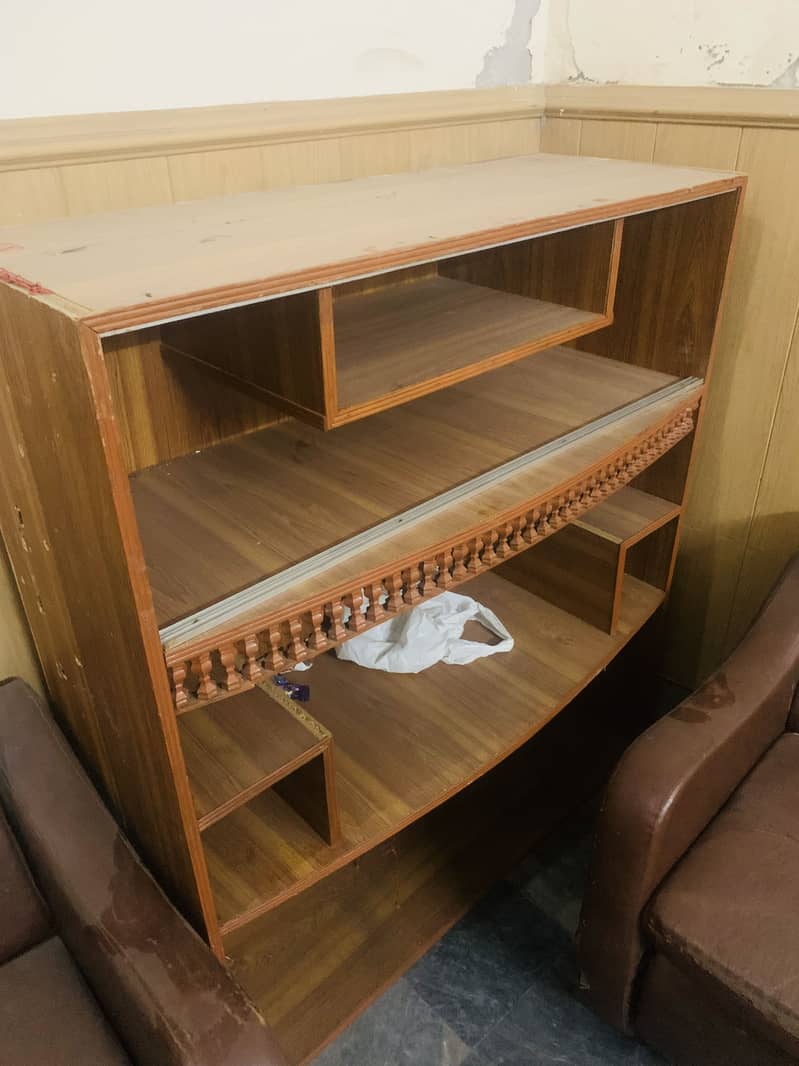 Bed, Dressing table, 4