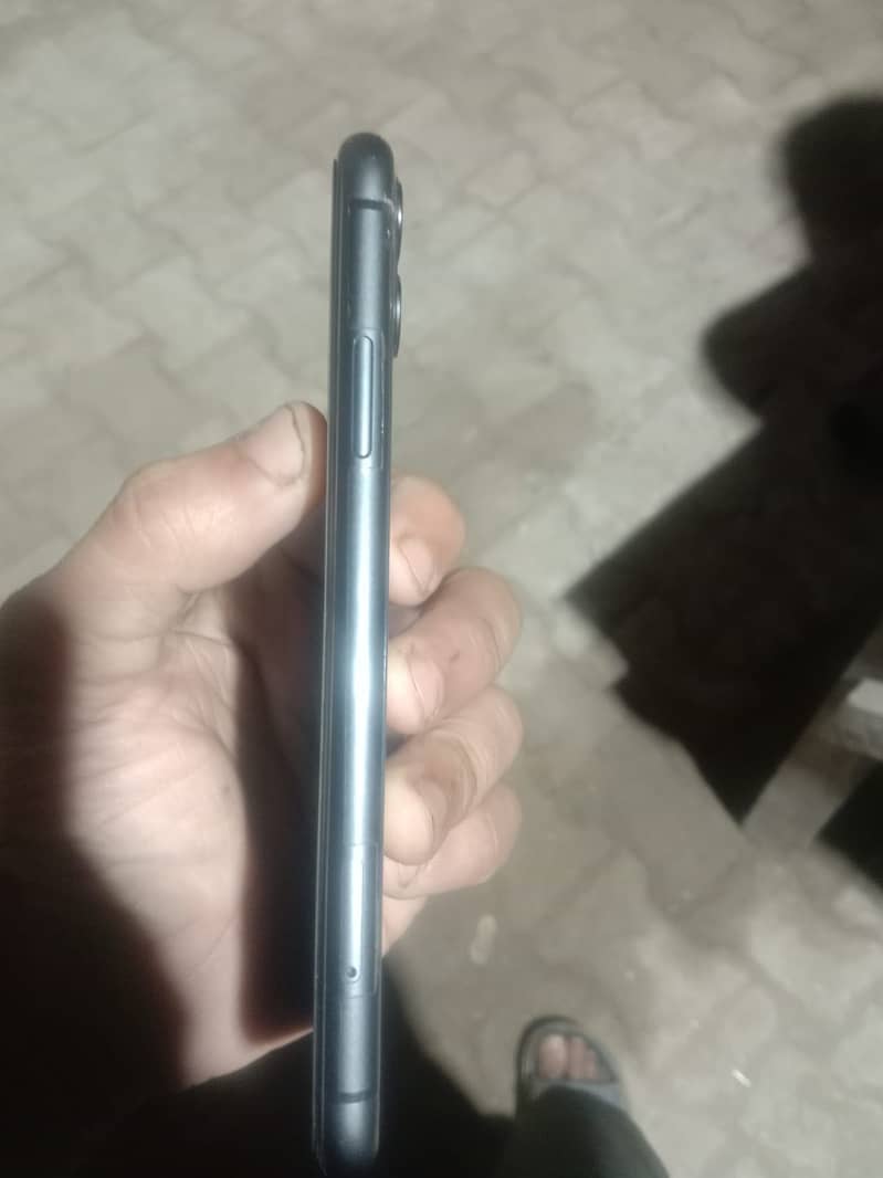 iPhone 11 3