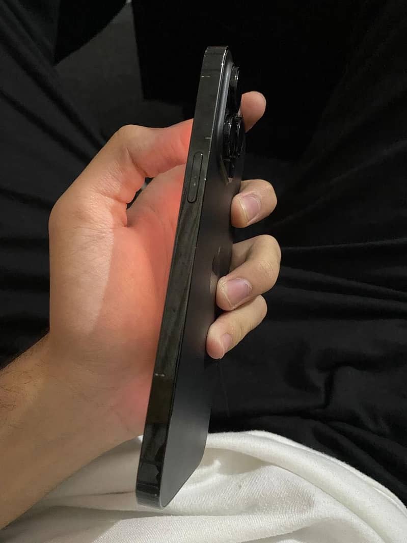iPhone 14 Pro Max 4