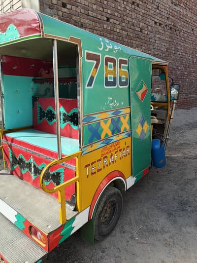 CNG rickshaw