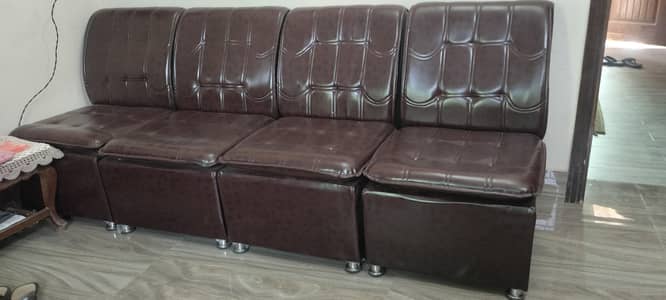 5seter sofa 5pace hain new hain  abi ly hain