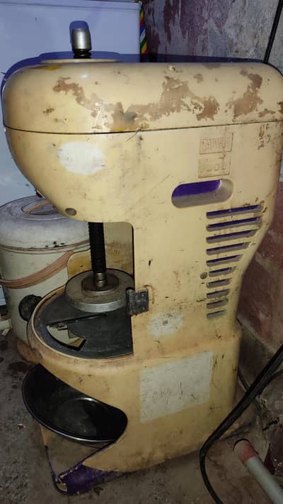 Ice crushed machine