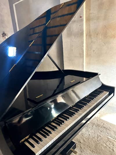 Piano | Grand Piano | Keyboard Piano | Royal Pianos
