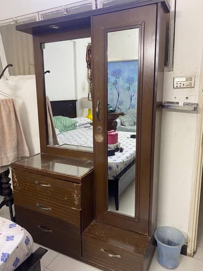 Dressing table with 2 mirror