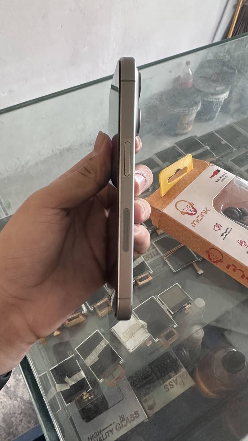 Iphone 15 pro 4