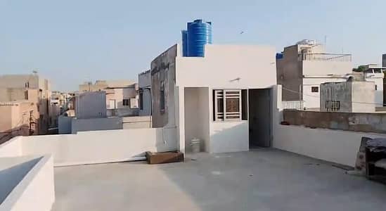 SINGLE ROOM WITH SHARE ROOF FOR RENT.