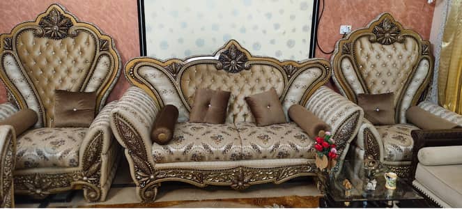 7 Seater Royal Style Sofa Set with Center Table – Excellent Condition