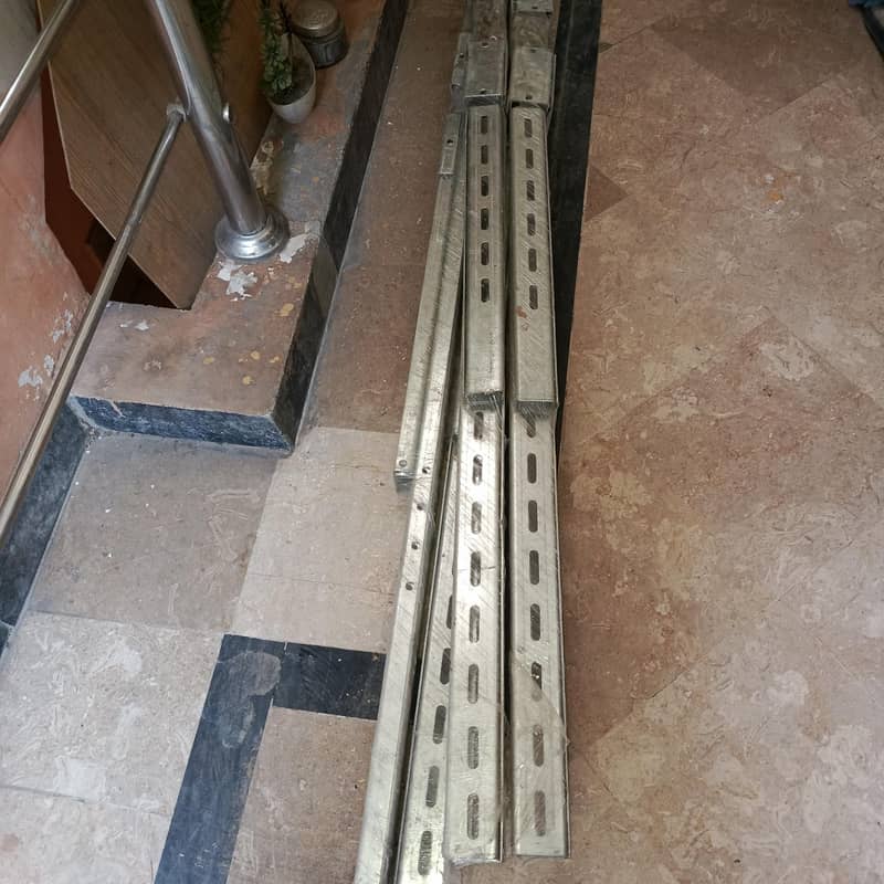 2 Soler plates stand new 0