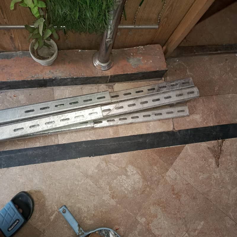 2 Soler plates stand new 1