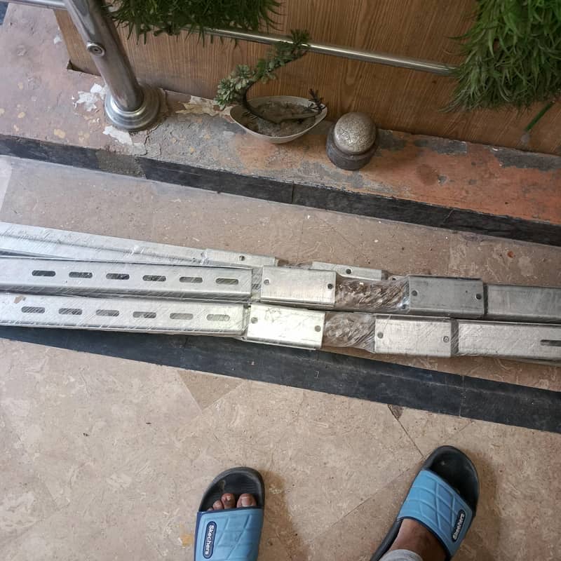 2 Soler plates stand new 3