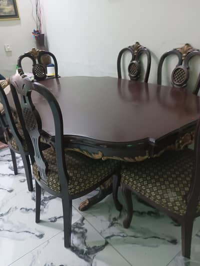 chinoti dinning table crown style