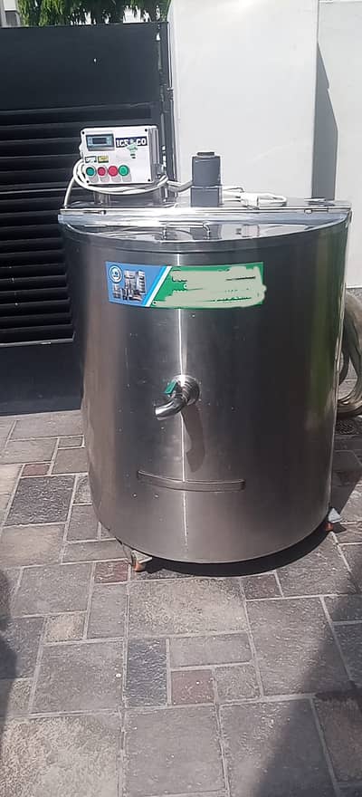 ملک چلر بہترین ورکنگ کنڈیشن میں فروخت کے لیے دستیاب ہے۔
