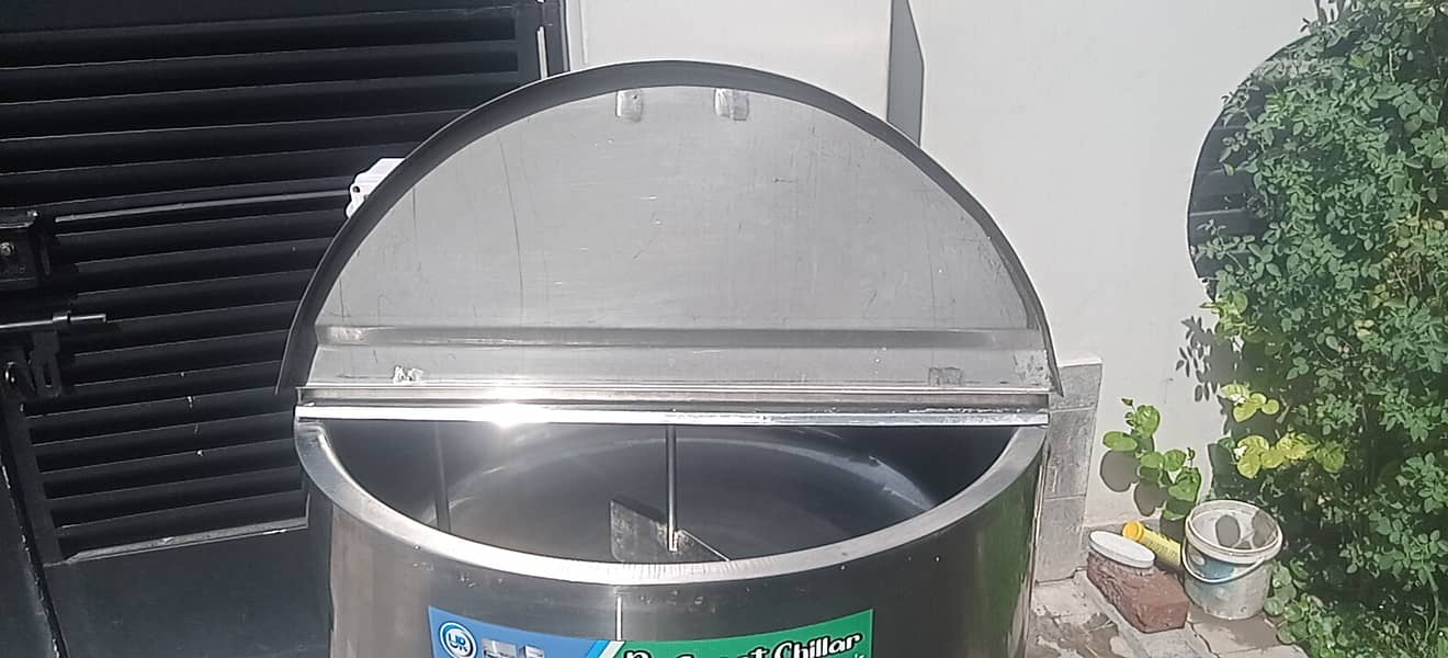 ملک چلر بہترین ورکنگ کنڈیشن میں فروخت کے لیے دستیاب ہے۔ 4