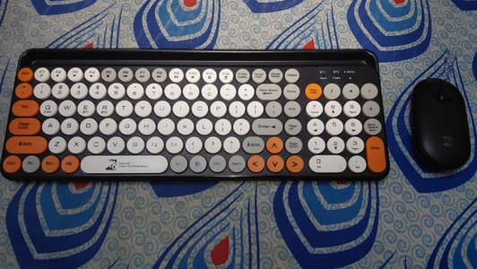 Select R8 Wireless Keyboard and Mouse set (bluetooth + USB Connection)