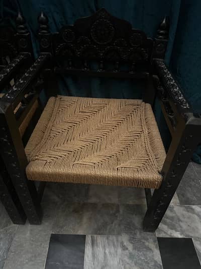 condition 8/10 4 seater with table without mirror urgent sale