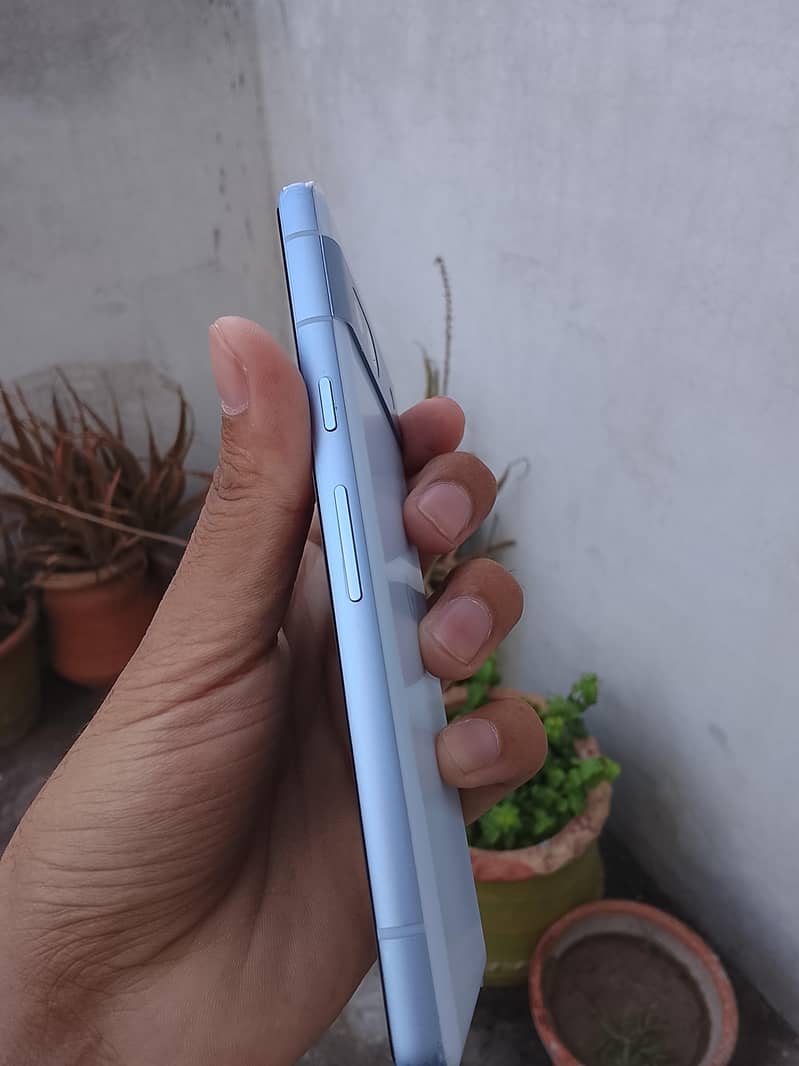 Google Pixel 7a 5