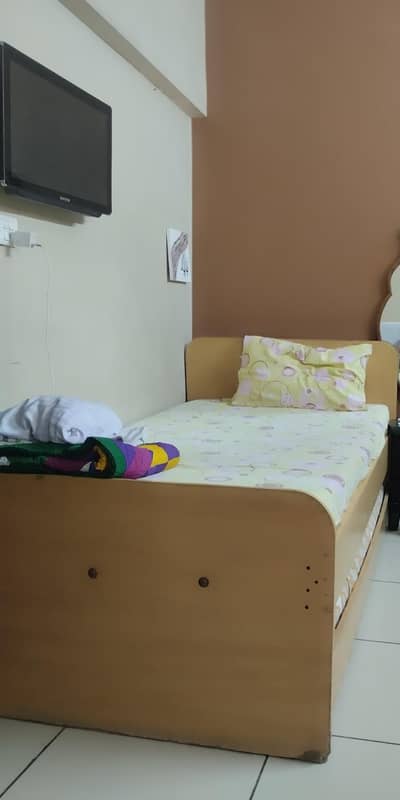 Zubaida's Double Sliding Bed