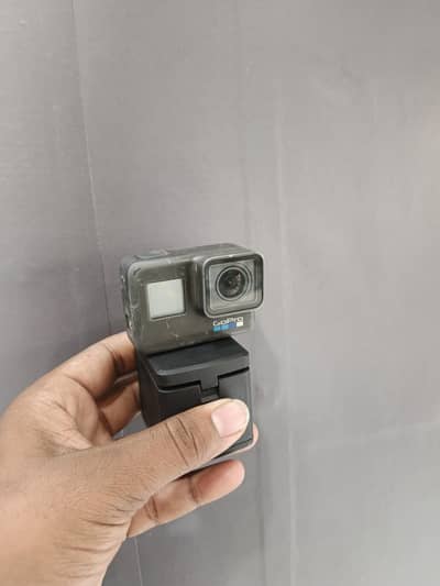 Gopro hero 6 with 2 original battery & charger