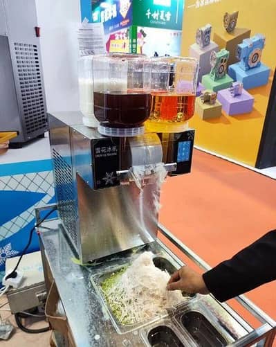 Snow ice flakes machine