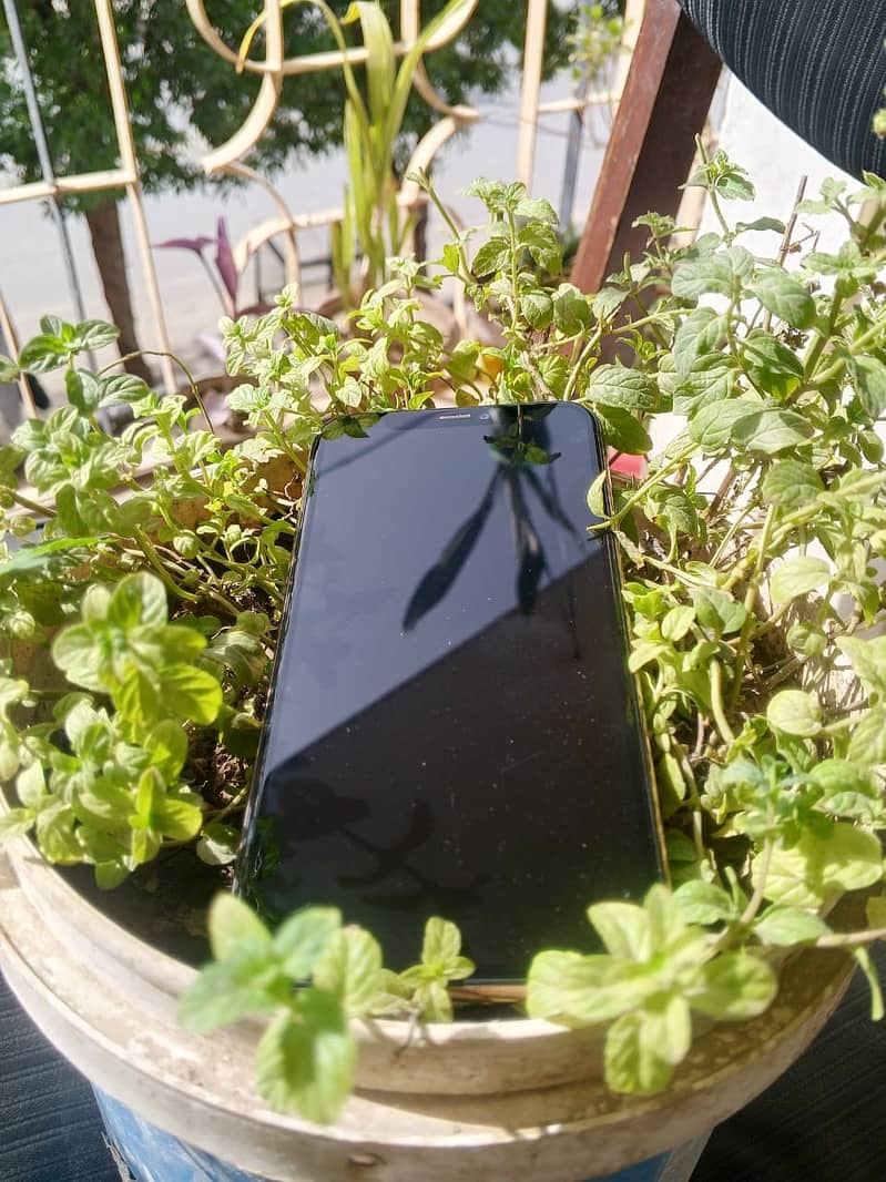 Apple iPhone 11 Pro 2