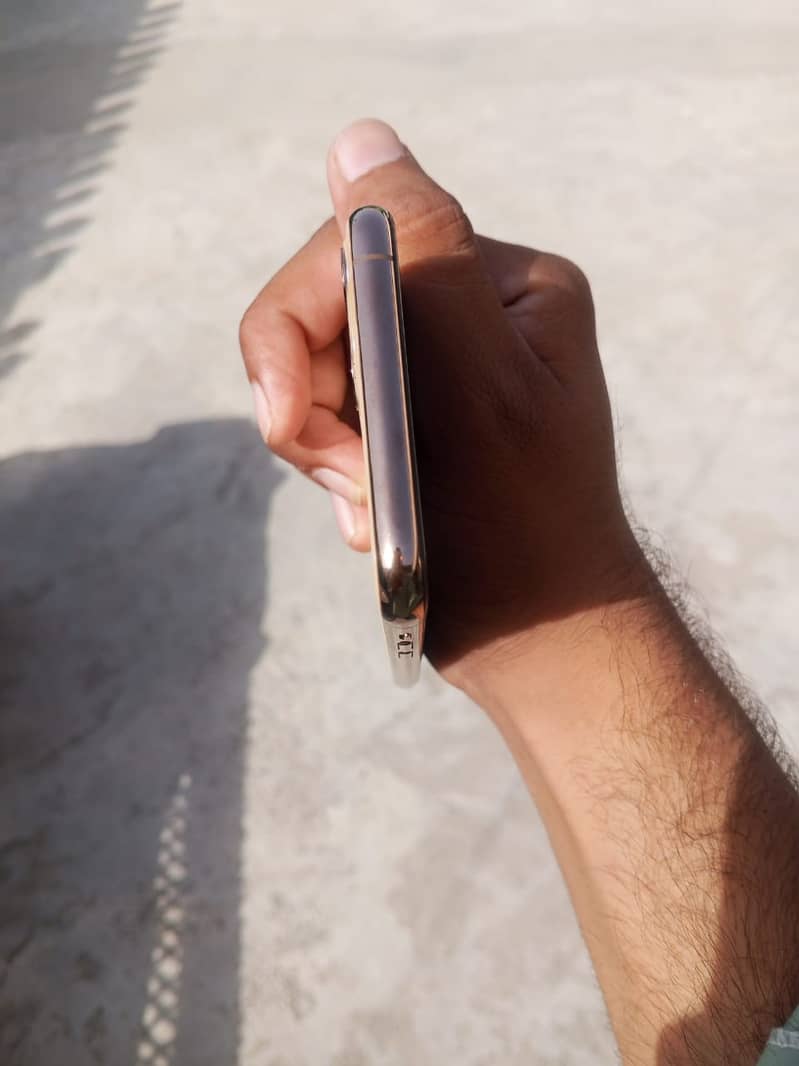 Apple iPhone 11 Pro 6