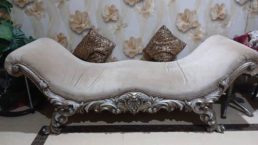 Luxurious seti sofa