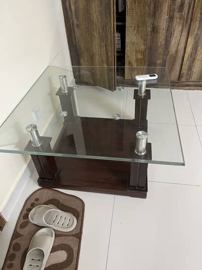 CONSOLE TABLE WITH THICK GLASS