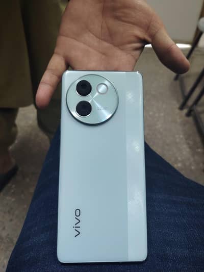 V30e very good 10/10 like new