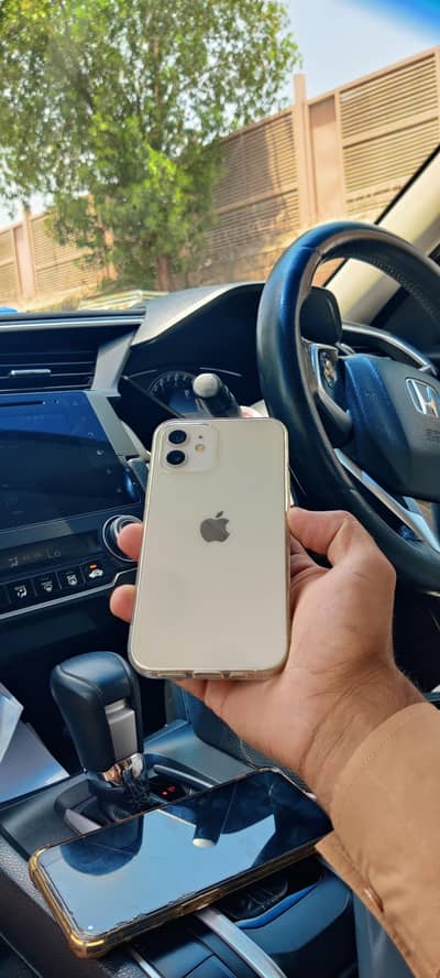 mom pta phone ha lush condition   . itna sa dot b nhi h