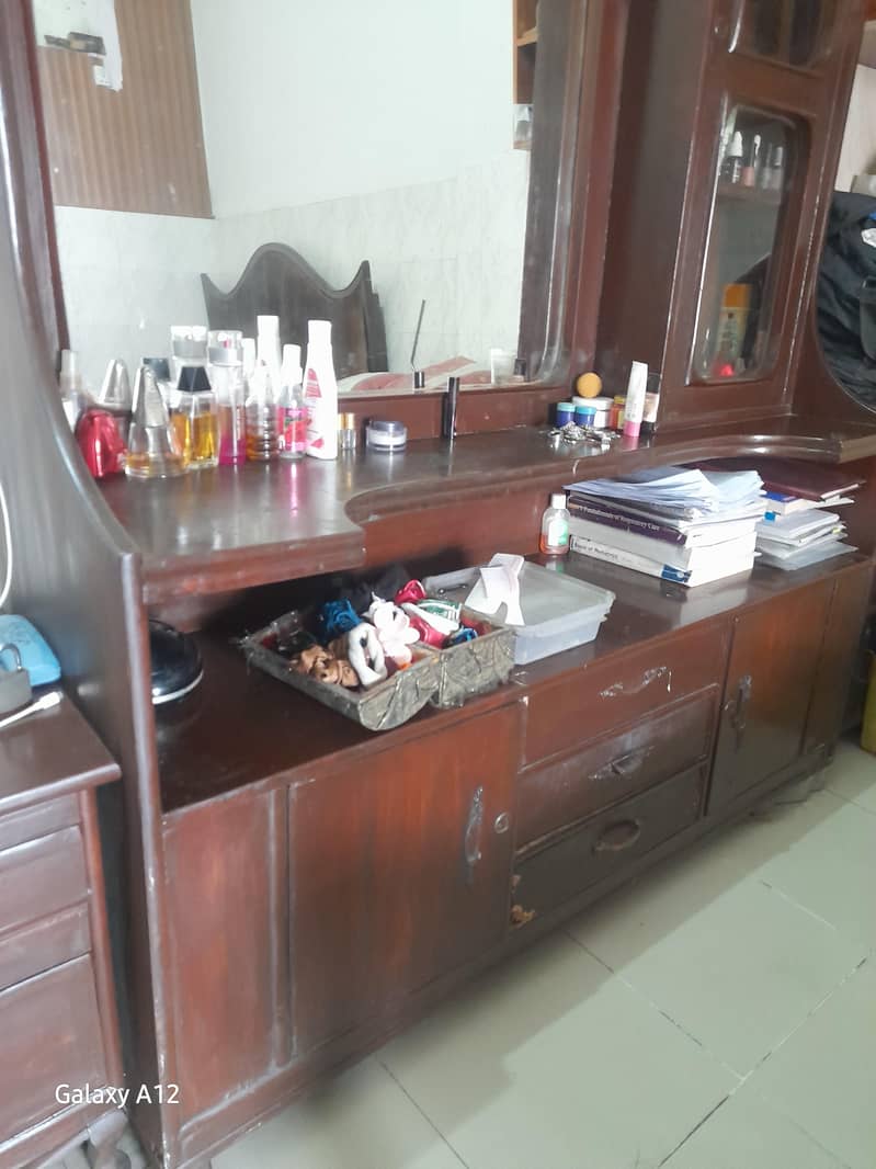 dressing with mirror 1