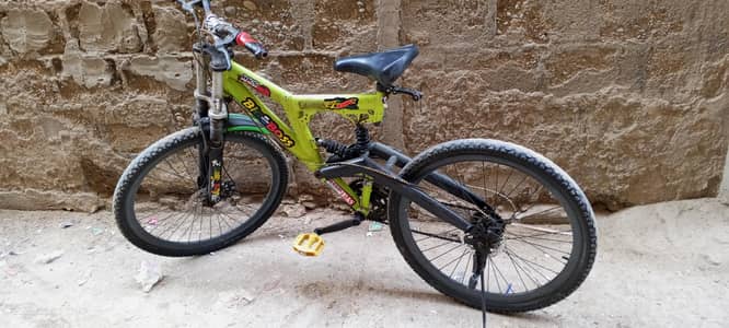 slightly used looks like a new bicycle