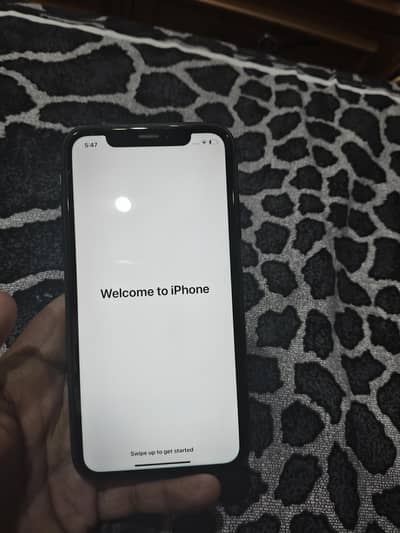 Iphone xr locked 64gb