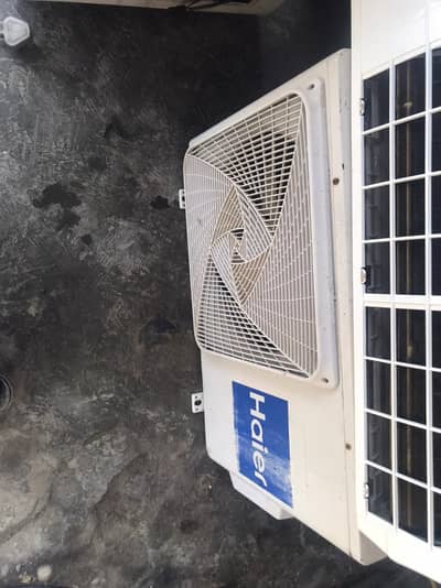 1 TON HAIER DC INVERTER AC.