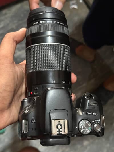 DSLR camera conon EOS 200D