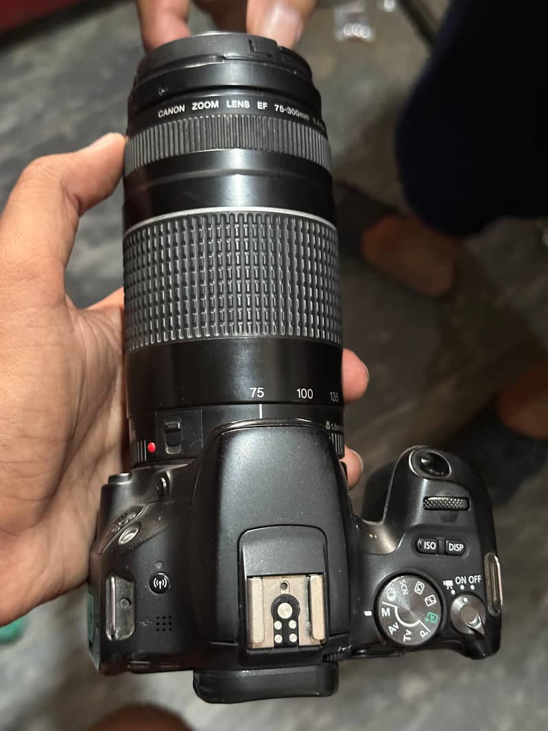 DSLR camera conon EOS 200D 0