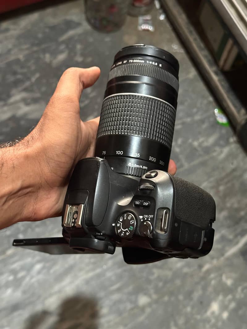 DSLR camera conon EOS 200D 3