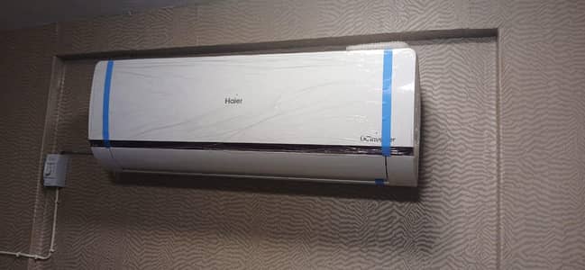 Haier 1 ton DC inverter like a new few months use warranty card box