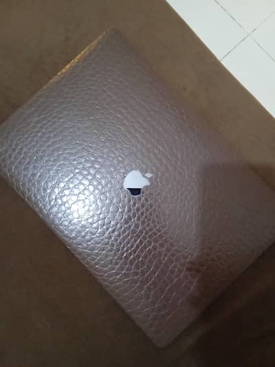 MacBook Pro 15-inch (Mid-2017).