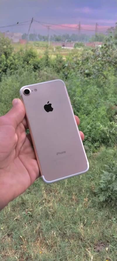 iPhone 7 official pta approved battery time bohat hi good ha
