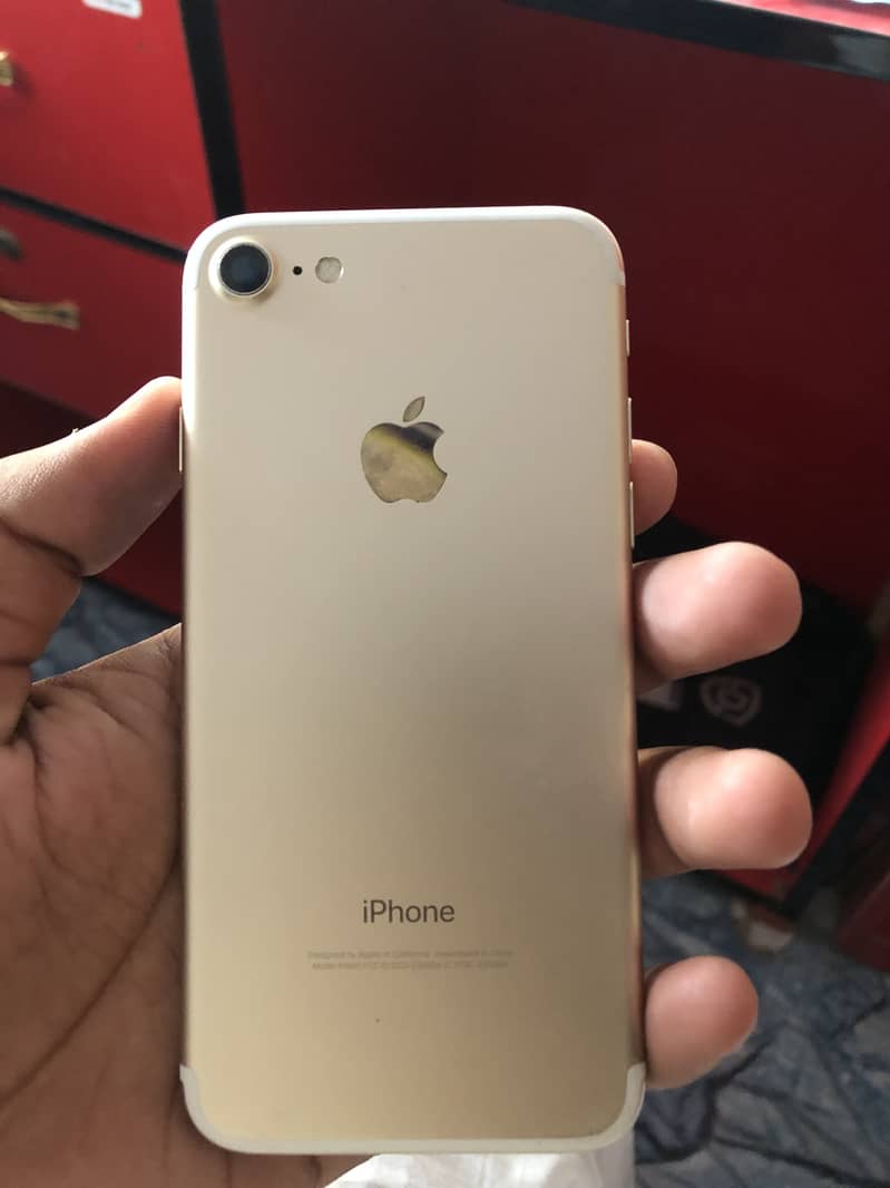 Apple iPhone 7 0