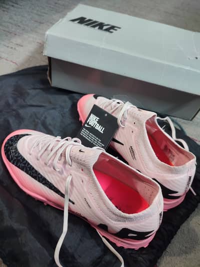 Exclusive Nike Air Zoom Turf Shoes – Premium / Limited Edition – UK 5.