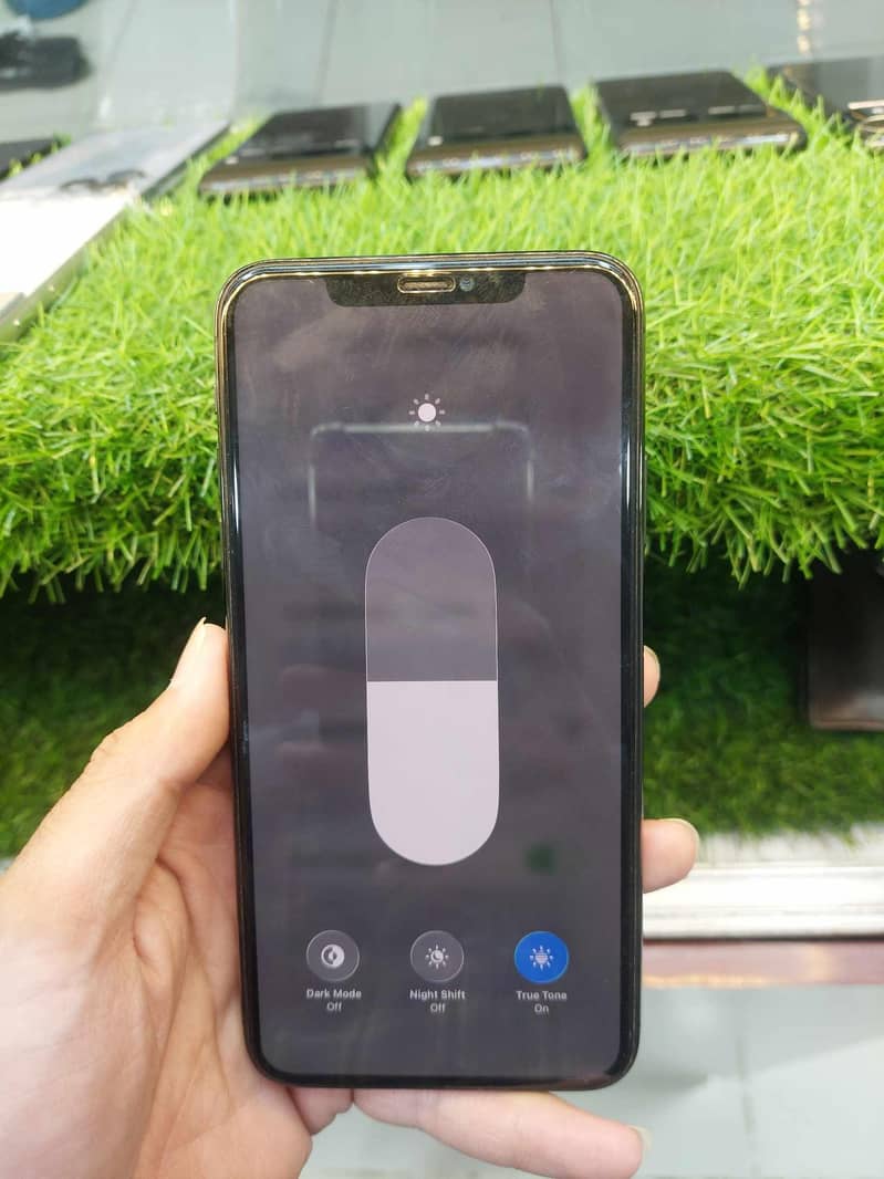 IPHONE 11 PRO MAX 5