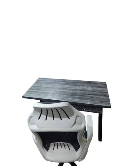 High-Back Mesh Gaming/Study Chair – White & Black – Like New