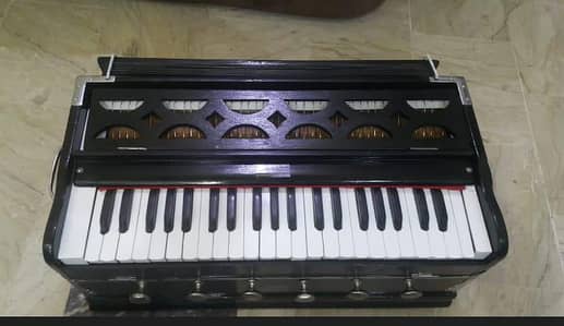 Harmonium Indian traditional style