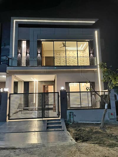 5 MARLA BRAND NEW HOUSE AVAILABLE FOR SALE IN DHA PHASE 6 IN REASONABLE PRICE