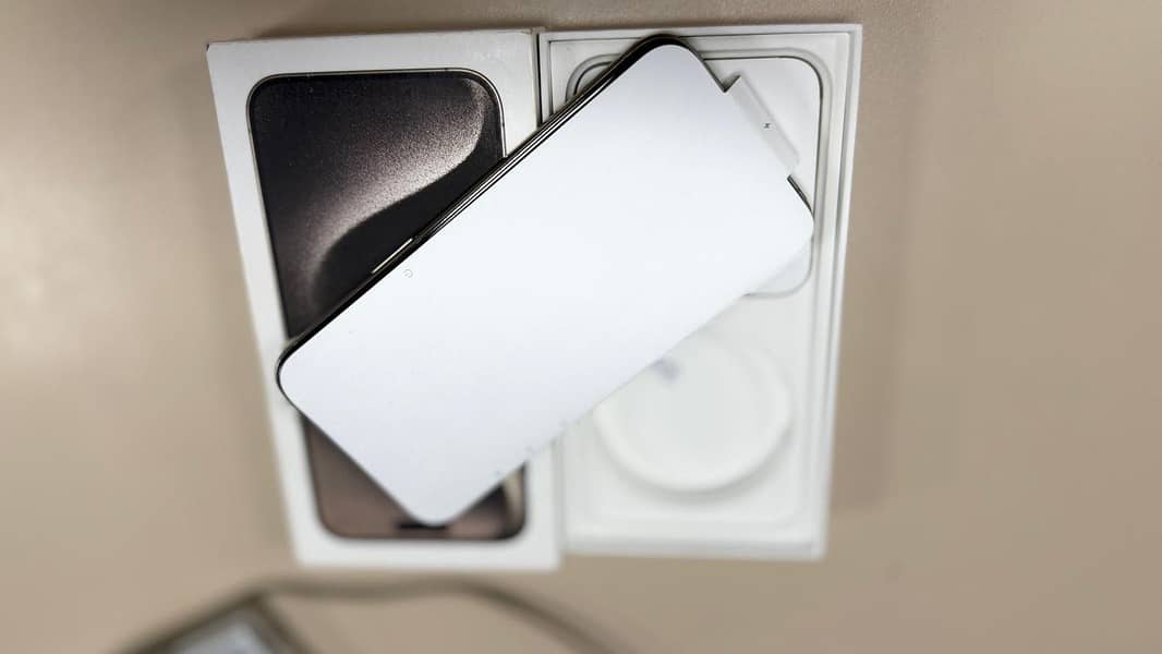 iPhone 15 pro max 2