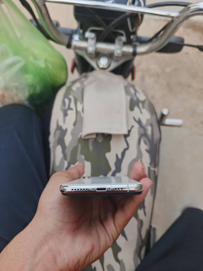 iphone xs 2